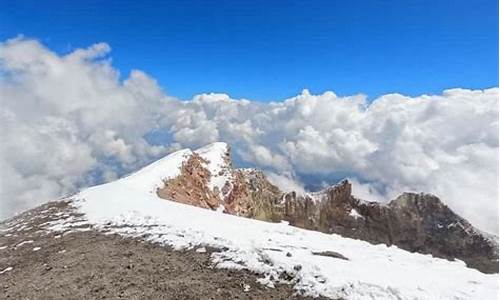 登山父亲不幸身亡，孩子误解父亲休息，反思亲子登山